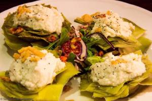 Corazones de alcachofa rellenos de brandada de bacalao