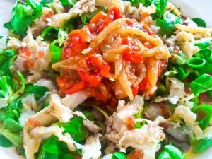 Ensalada de zorongollo, rúcula y bacalao ahumado