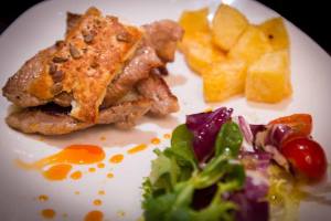 Milhojas de Secreto ibérico con Torta del Casar